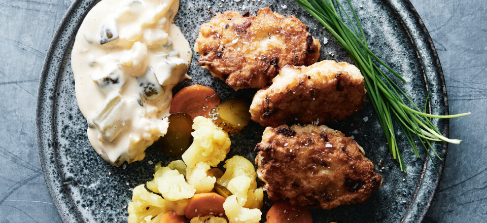 Fiskefrikadeller med grov remouladepickles -