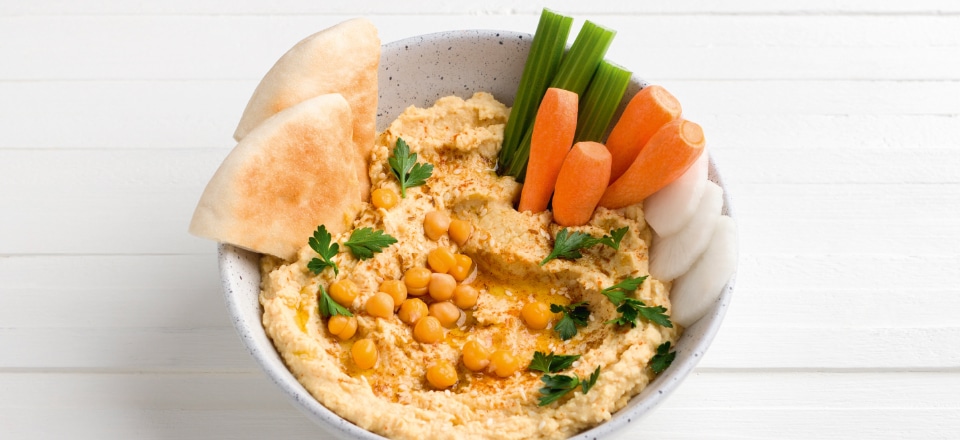Hummus med grøntsager og brød